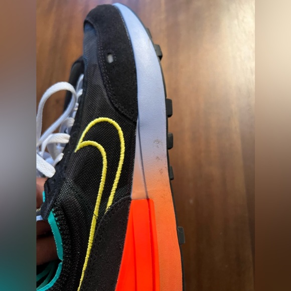 Size 10 Mens Nike Waffle One Shoes Black Yellow Strike Crimson DM9049-001 - Picture 9 of 9